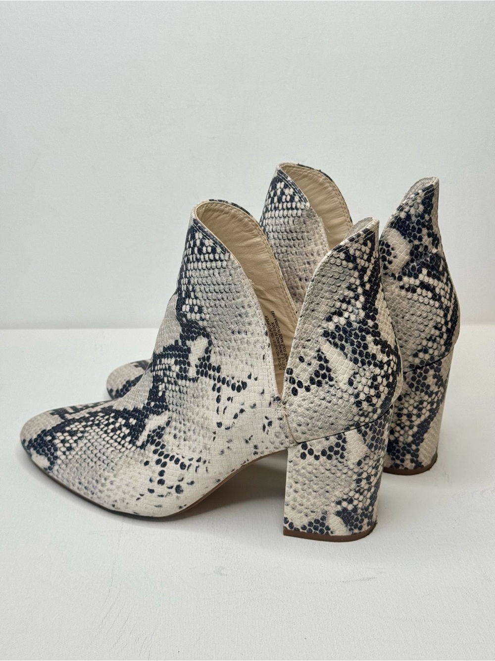 Steve Madden Rookie Boots Womens US 10M Natural Snake Print Cutout Ankle Bootie